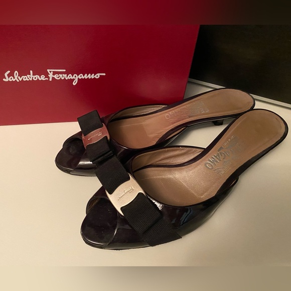 Salvatore Ferragamo Black Patent Calf Leather Classic Slide Shoes Sandal 8.5 3cm - Picture 2 of 9